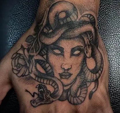 tatuaje de gorgona
