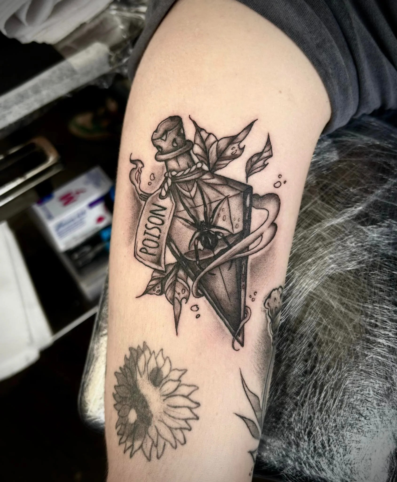 tatuaje de un corazon con una flecha