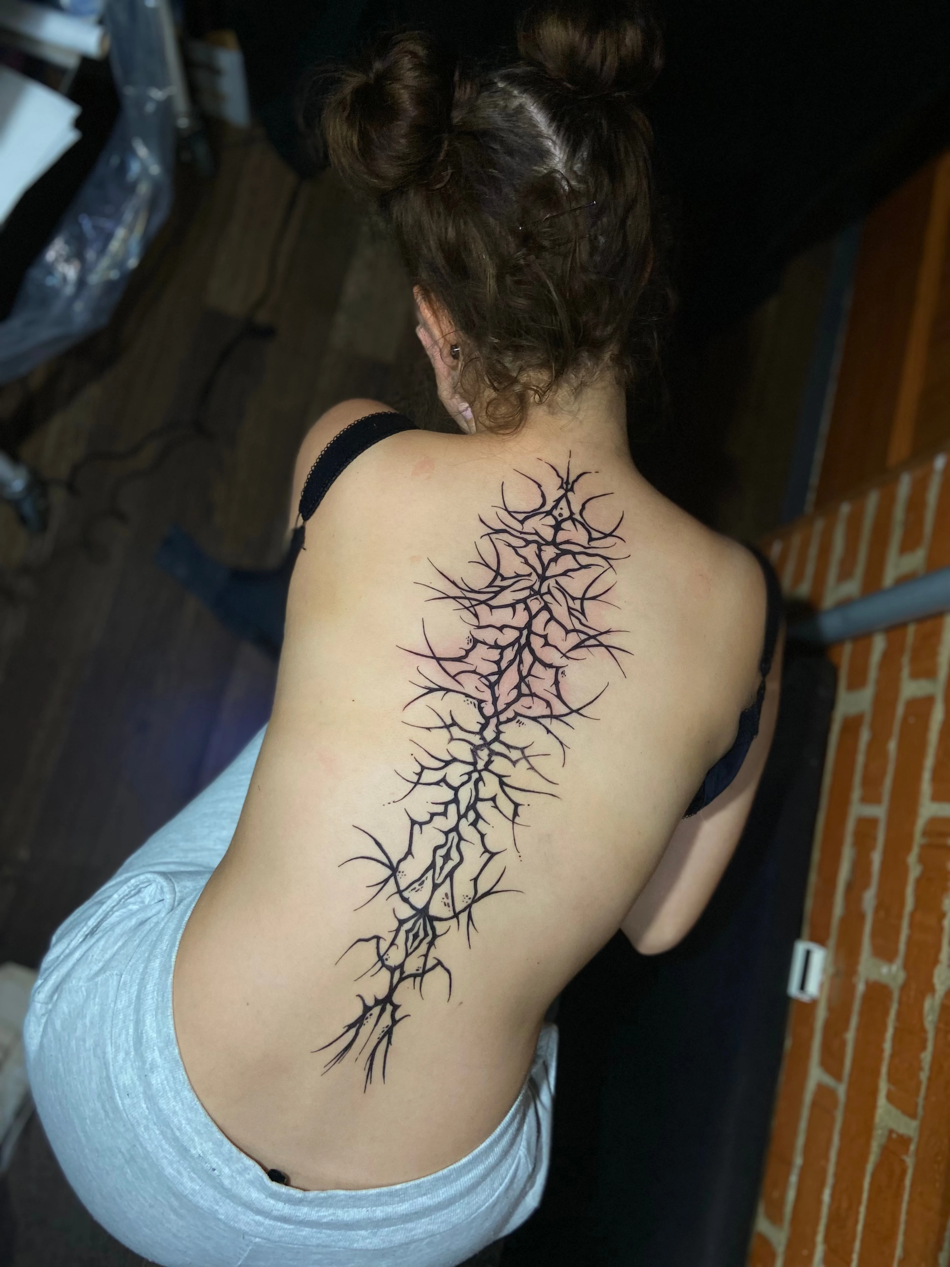 tatuaje de una rama de olivo