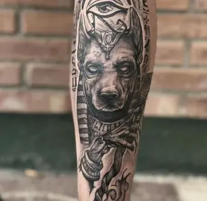 tatuaje anubis